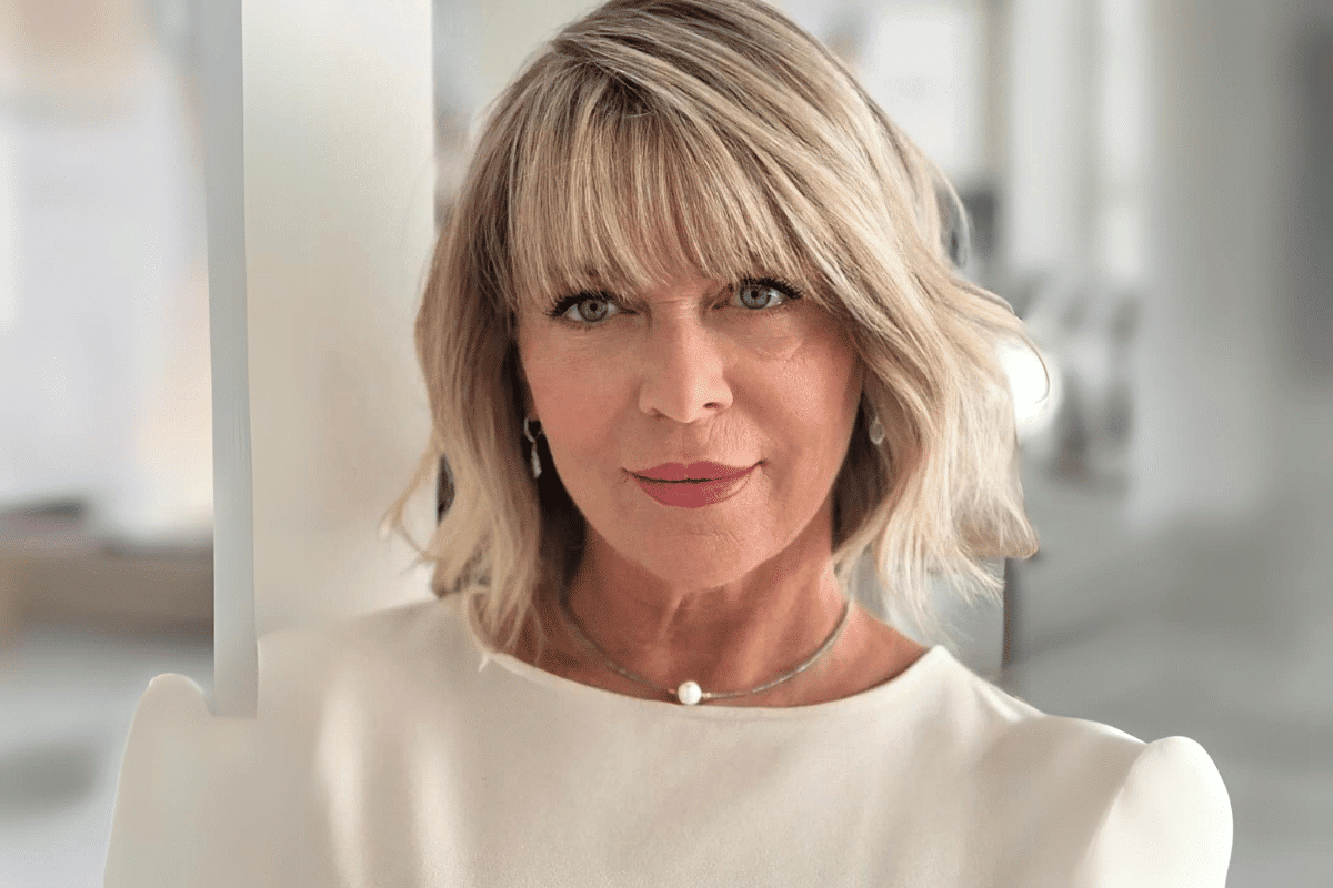 hairstyles for women over 50 with bangs