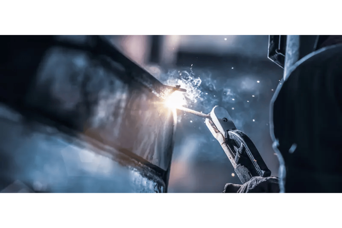 what produces the heat during a shielded metal arc weld
