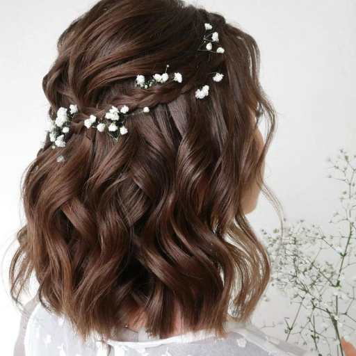 How Can You Achieve Glamour with Holiday Hairstyles?