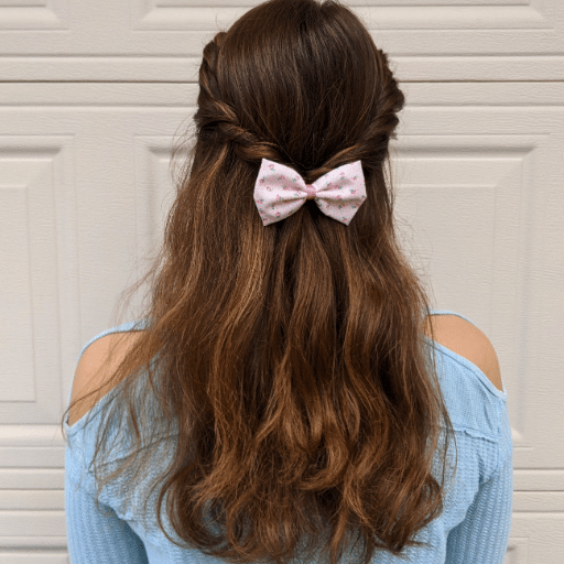 How to style with a hair bow?
