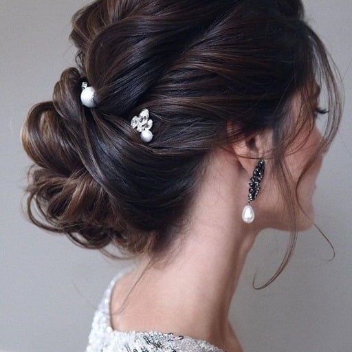 What Are the Best Updos for Medium-Length Hair in 2024?