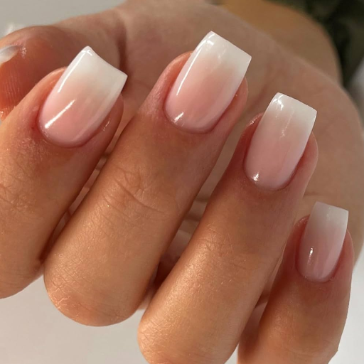 Can ombre designs be applied to both natural and acrylic nails?