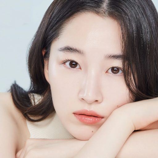 How Can I Achieve the Clean Girl Look in My Daily Routine?
