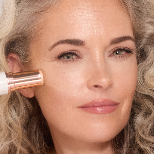 How to choose the right foundation shade and finish for mature skin?