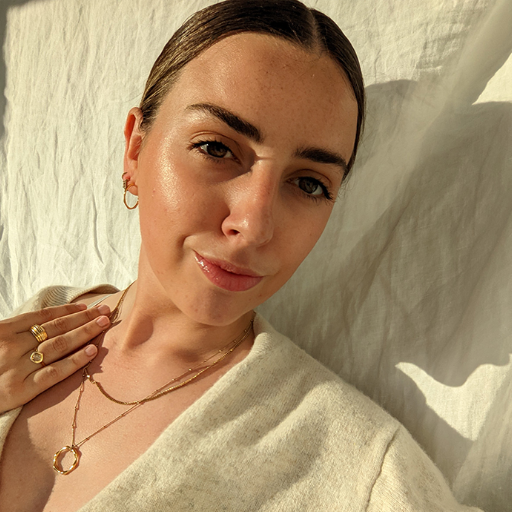 What are the Essential Skincare Steps for the Clean Girl Aesthetic?