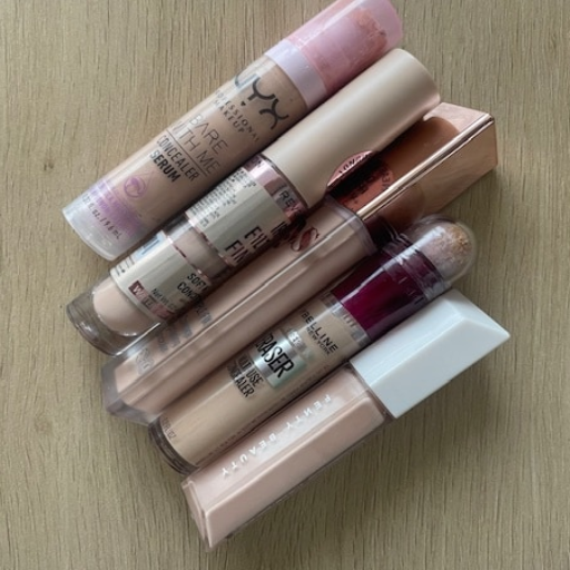 Which concealers work best for mature skin and fine lines?