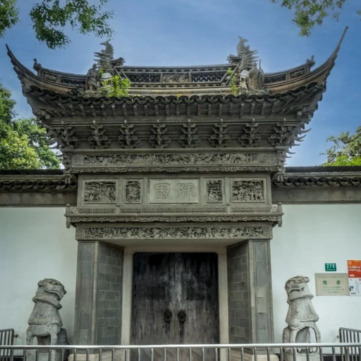 Why is Yu Garden considered a top attraction in Old Shanghai
