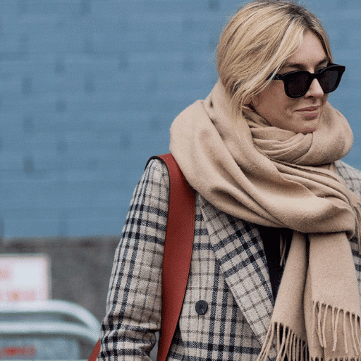 how to wear a scarf