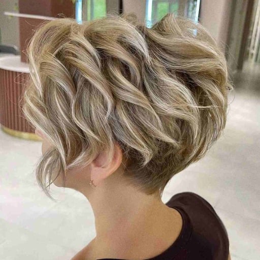 How to choose the right short haircut for your face shape and hair type?