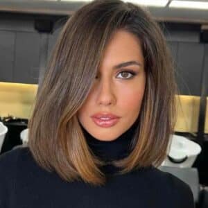 What are the styling options for a side part shoulder length blunt cut?