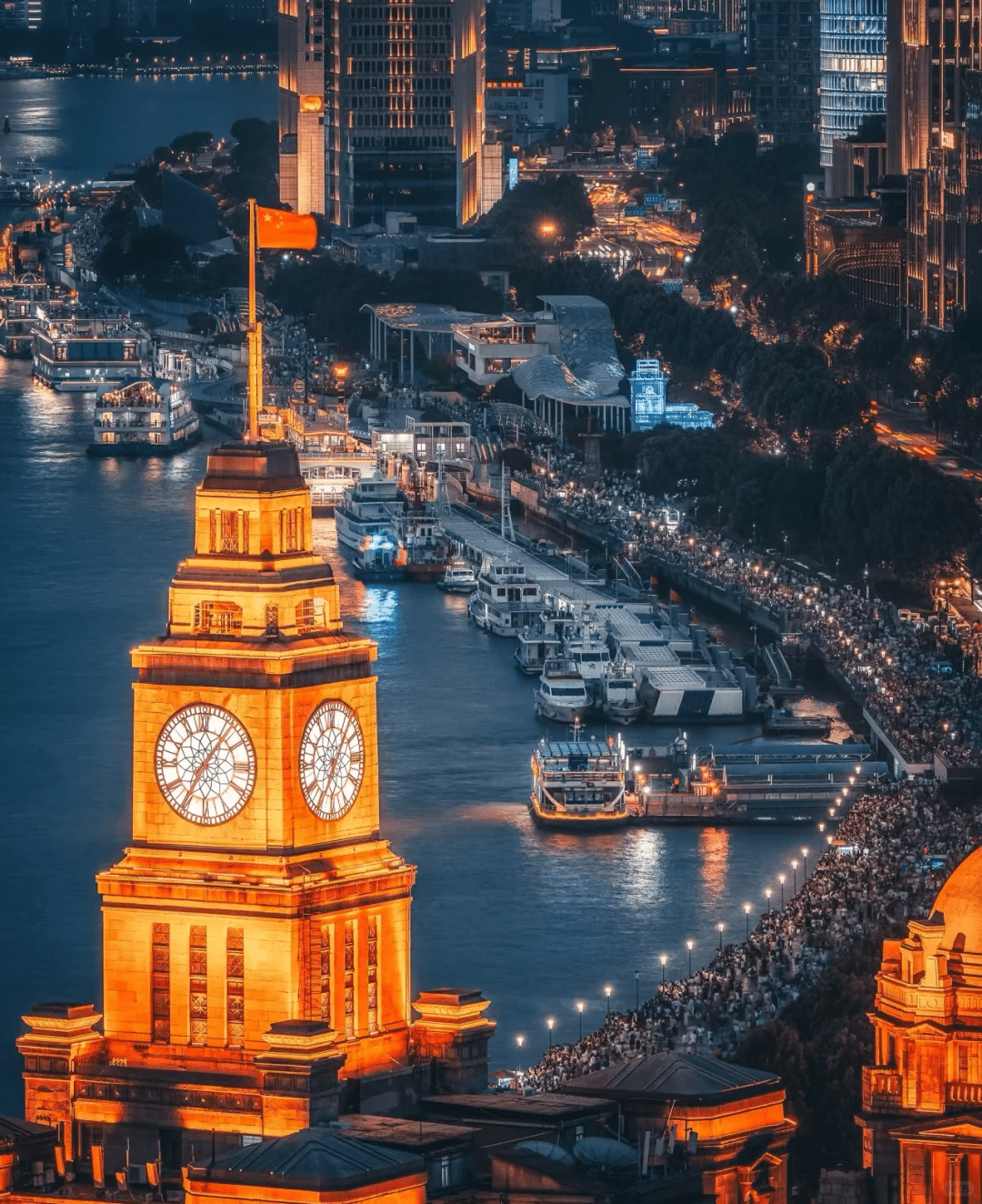 How to best experience the Huangpu River in Shanghai?