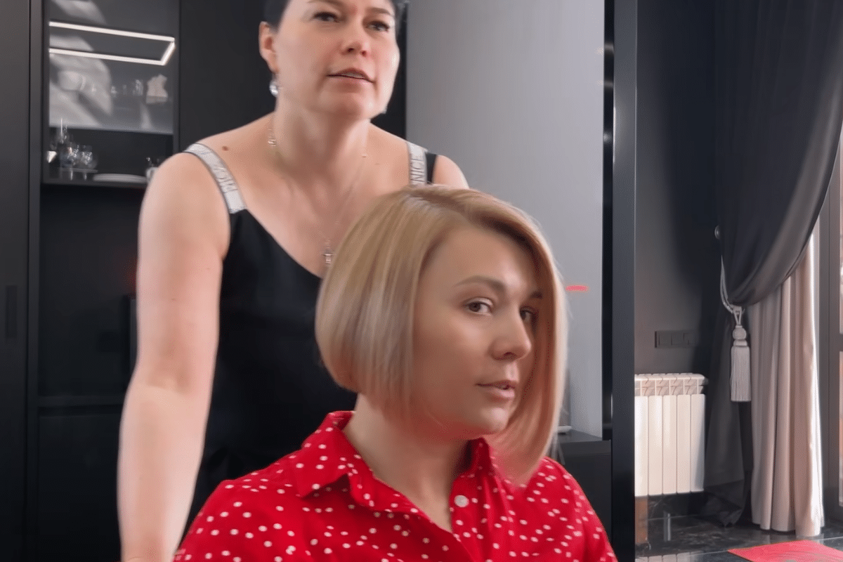 What are some low-maintenance layered bob hairstyles for older women?