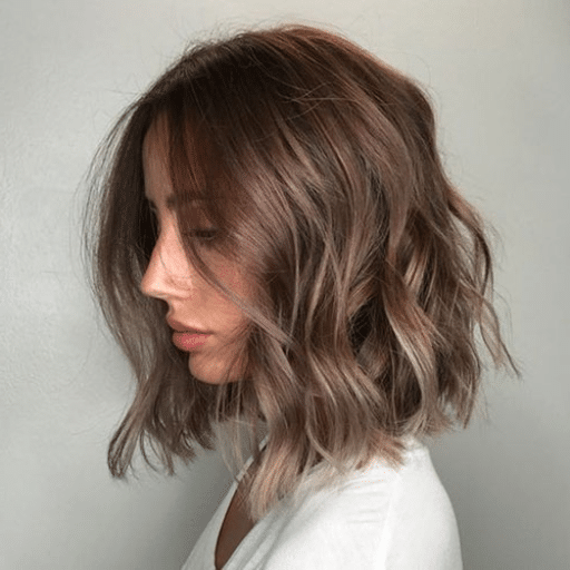 What Are the Best Short Wavy Haircuts for a Round Face