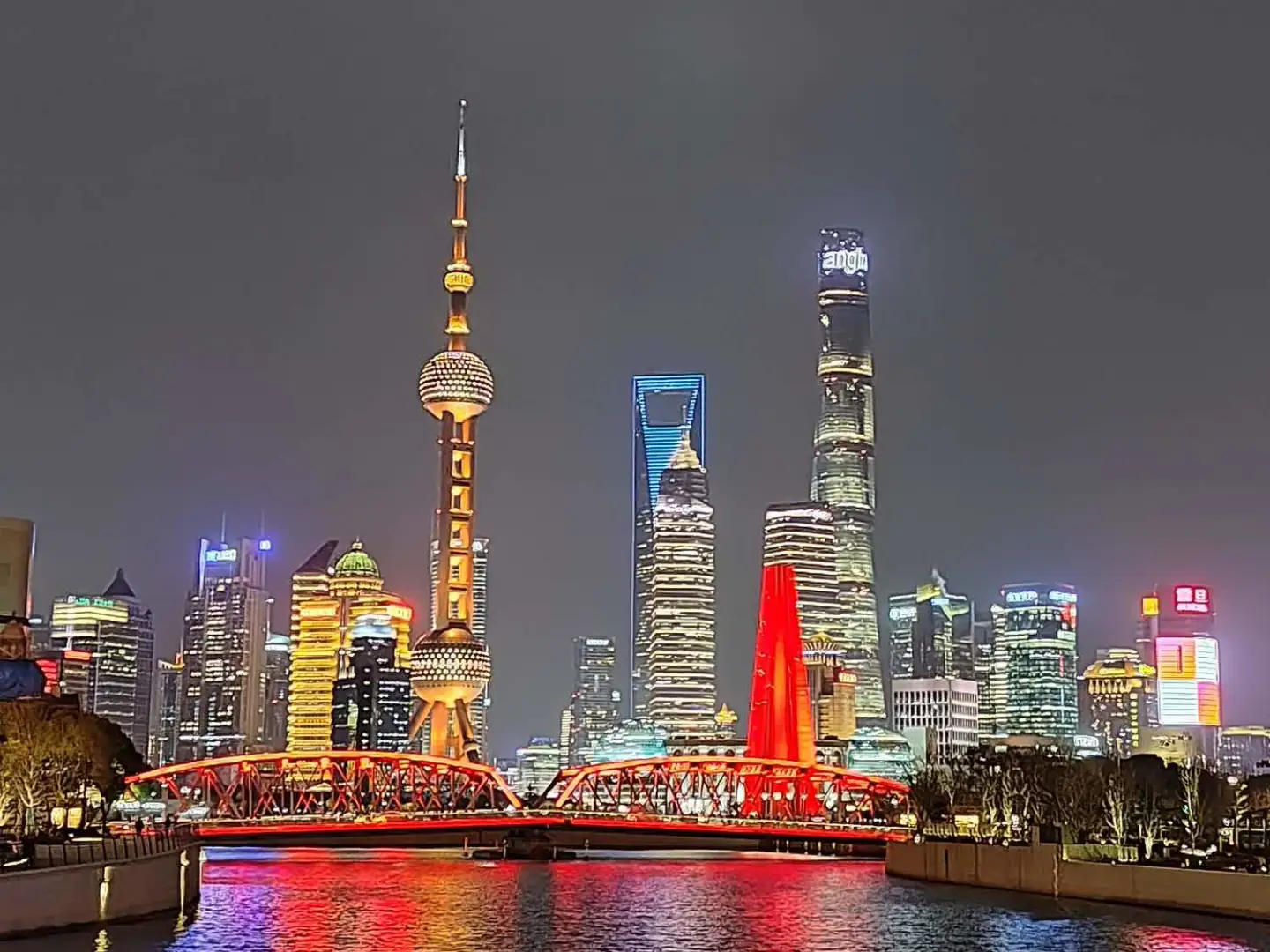What are the top attractions in Shanghai's iconic Bund area?