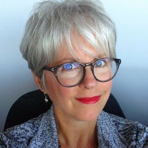 What are the best low-maintenance short hairstyles for over 60 with glasses?