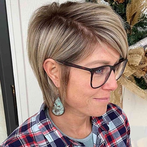 What are low-maintenance short haircuts for women over 50 with fine hair?