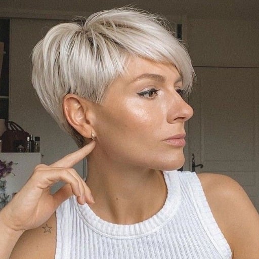 What color options complement short hairstyles for women over 50 with thin hair?