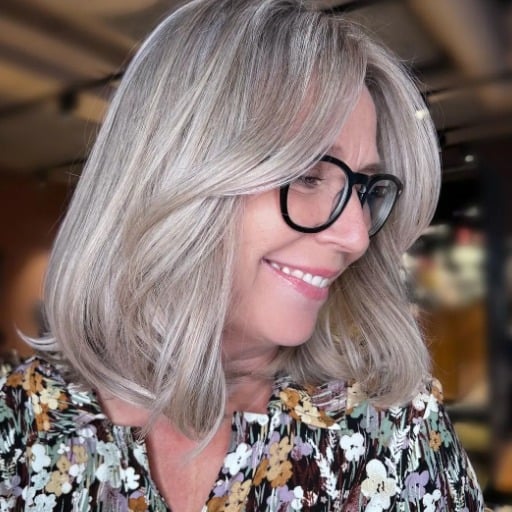 What are some low-maintenance shoulder-length styles for fine hair?