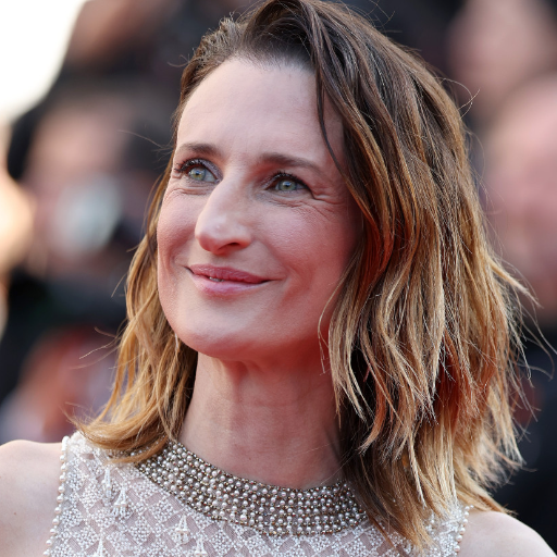 How Can Layered Bob Haircuts Flatter Older Women?