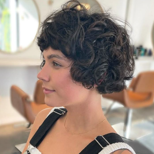 How to Choose the Right Short Haircut for Your Hair Type?