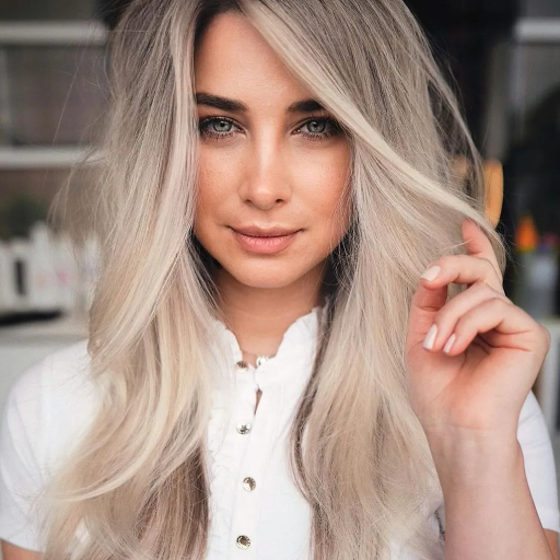 How to Maintain Healthy Long Locks Over the Age of 50?