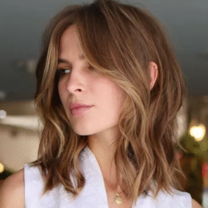 Guide to Curtain Bangs: Style Tips and Trends