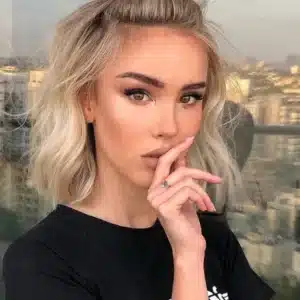 Easy Style Tips to Hide Greasy Roots